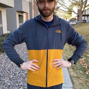 The North Face men’s hooded mid-warmth jacket (M)